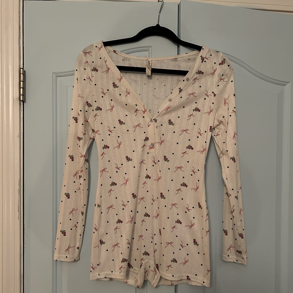 For love and lemons sleep onsie S